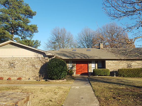 2nd image of 409 Loma Linda St