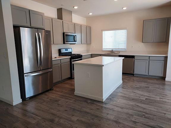 4th image of 9272 Farmstead Cir