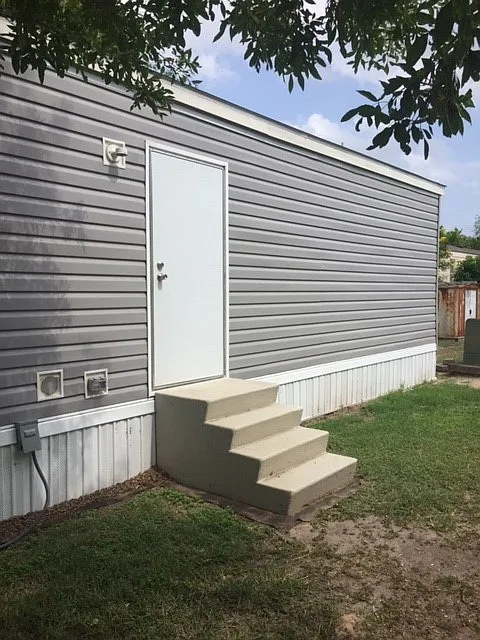 2 bed, 930 sqft, $875 — Photo 2