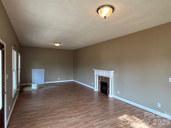 2nd image of 130 Meadow Ave NE