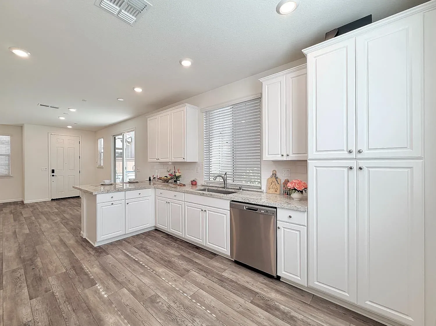 3 bed, 1438 sqft, $2,800 — Photo 4