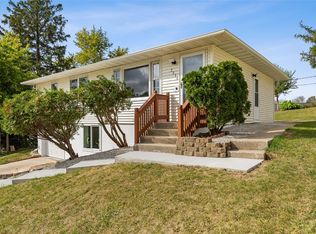 3514 Clover Dr SW, Cedar Rapids, IA 52404