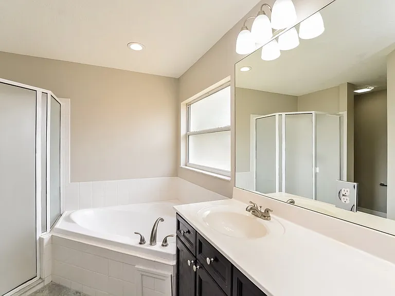 909 Vassar Dr — Photo 12
