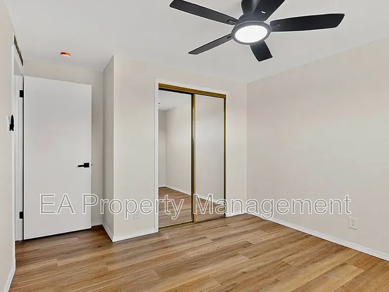 1055 Betts St NE — Photo 32