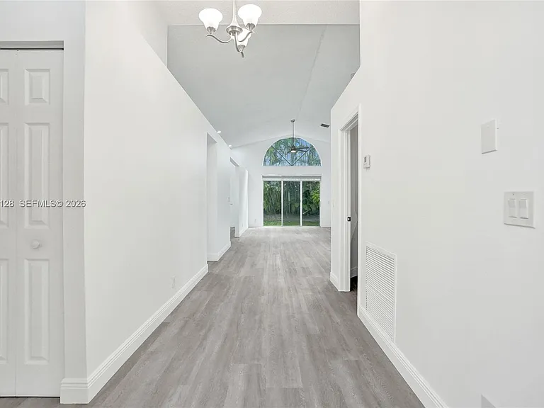 6931 NW 34th St — Photo 3