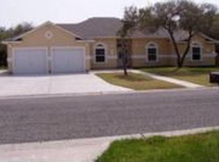 112 Palo Pinto Dr, Rockport, TX 78382