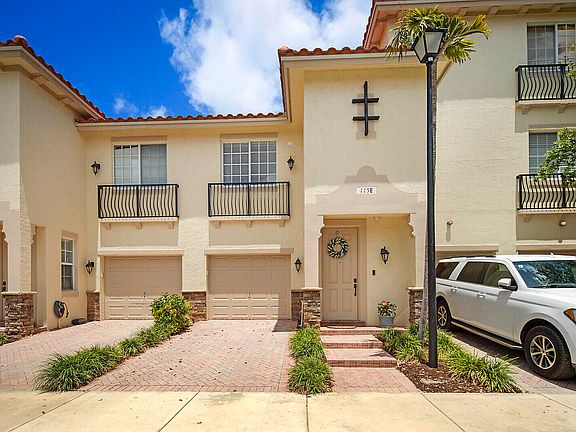 2nd image of 115 S Longport Circle #10e