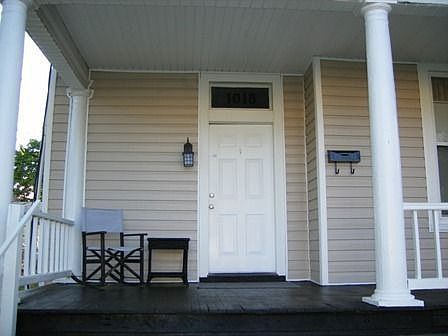 MUST SEE! Beautiful home. All new vinyl siding w/ insulation