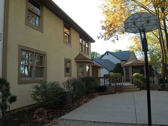 3rd image of 1020 Zodiac Ave
