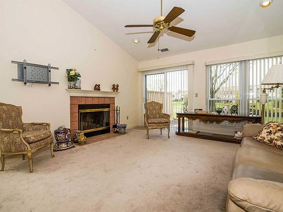 3rd image of 80 Hidden Ponds Cir