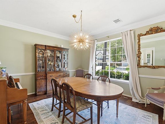 4th image of 37 Treescape Cir