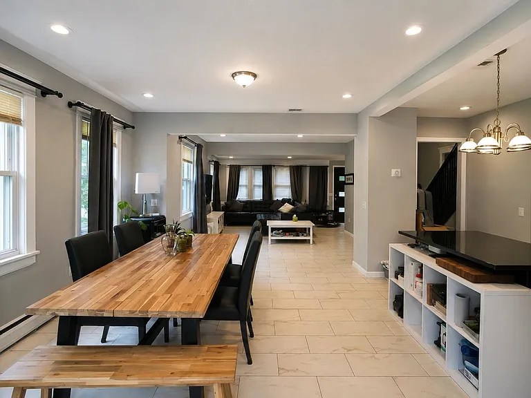 401 Broad Ave — Photo 2