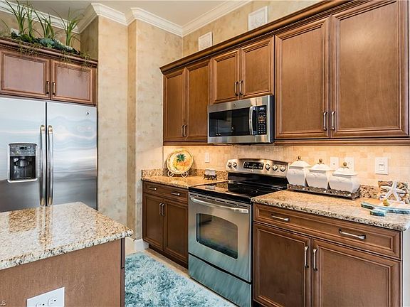 5th image of 8080 Players Cove Dr Unit 201