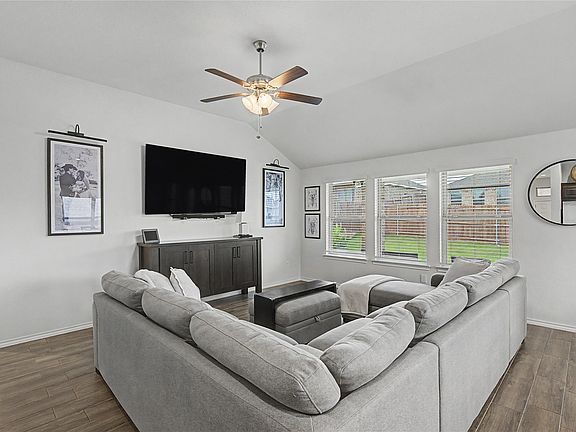 5th image of 1825 Agarito Dr