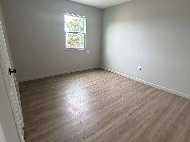 35 N 6th St #3 — Photo 7