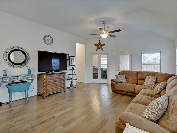 4th image of 321 Lewisville Ln