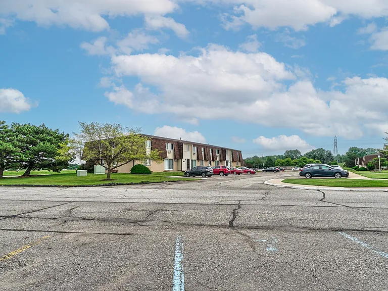 Park Place Apartments — Photo 16