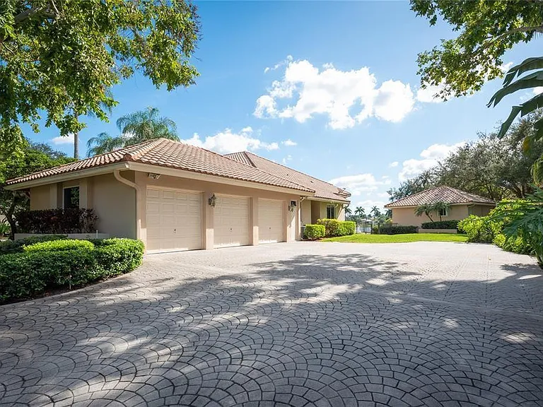 3190 Willow Ln — Photo 22
