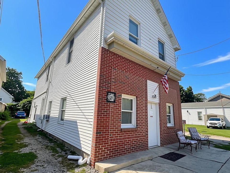 2nd image of 22033 Main St