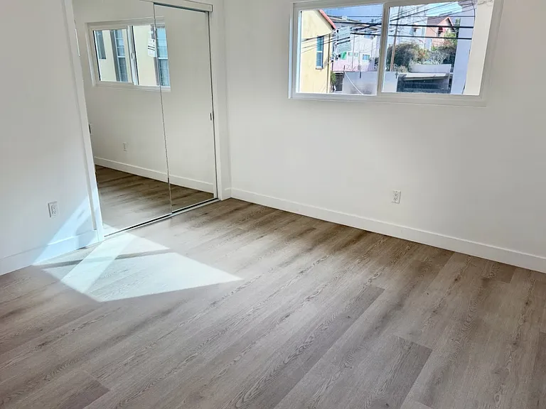 330 S Kenmore Ave #10 — Photo 14