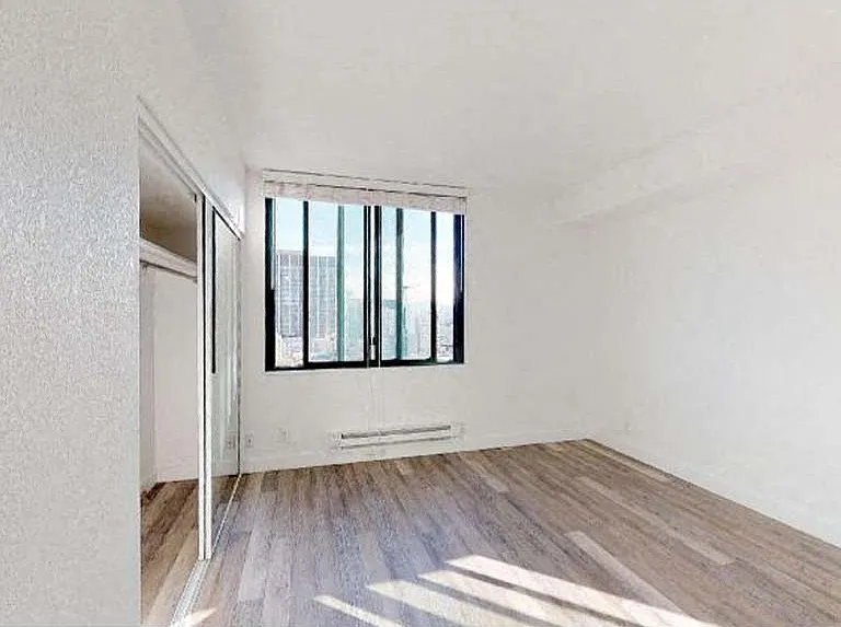 Trinity Towers Apartments — Photo 81