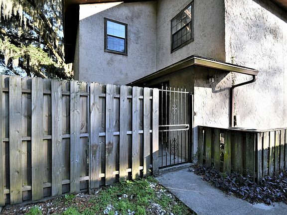 3rd image of 2136 Schumacher Ave APT 4