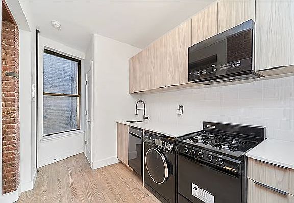 5th image of 306 E 5th St APT 11