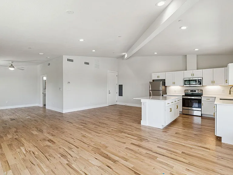 Guest House in Lakewood — Photo 4