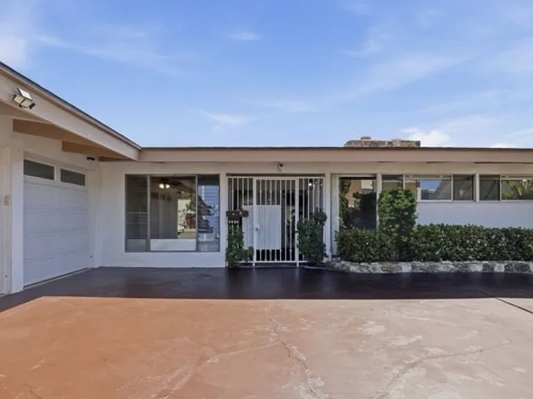 6732 Wooster Ave — Photo 1