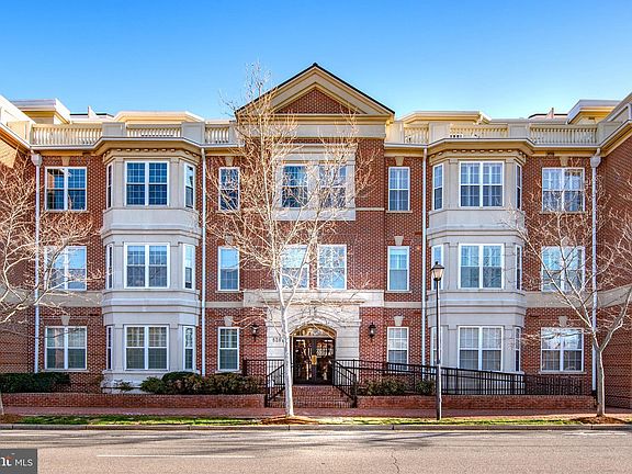 2nd image of 828 Slaters Ln APT 107