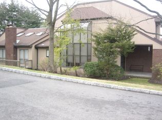 10 Brookridge Rd, New Rochelle, NY 10804