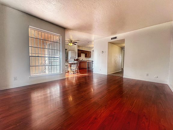 2nd image of 4601 Carlisle Blvd NE APT E5