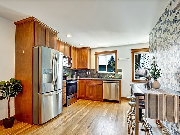 5th image of 4516 Dayton Avenue N