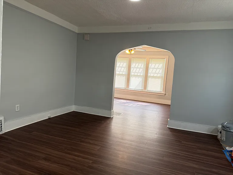 107 N Sanford St — Photo 5