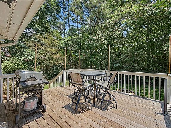 5th image of 558 Peeples Valley Rd NE