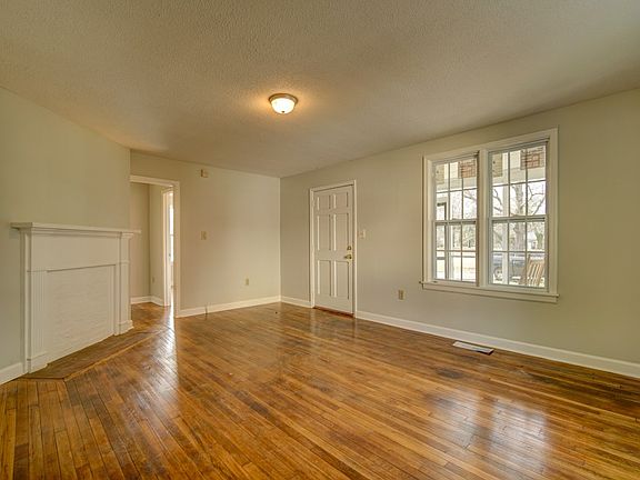 5th image of 124 Cambridge Cir