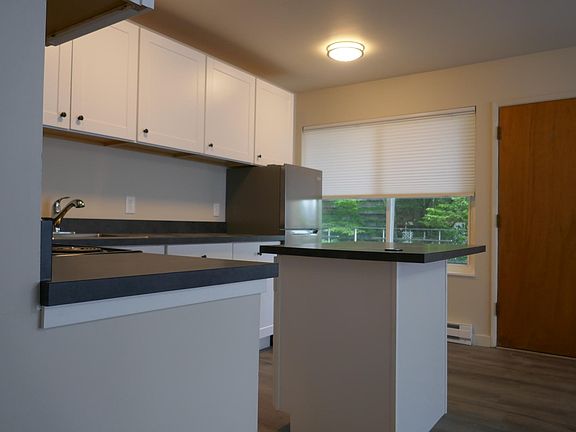 3rd image of 311 13th Ave E