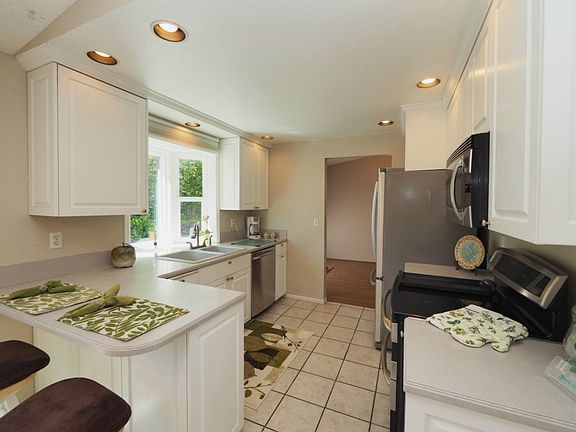 3rd image of 1714 Browns Point Blvd