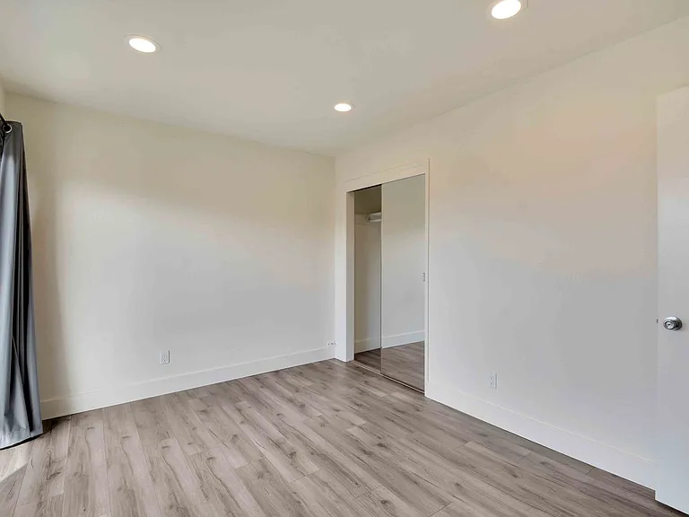 1140 E22nd Street — Photo 12