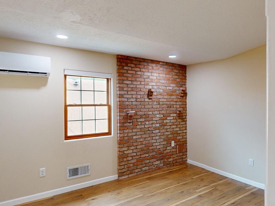 1st image of 1631 Princeton Dr SE #3