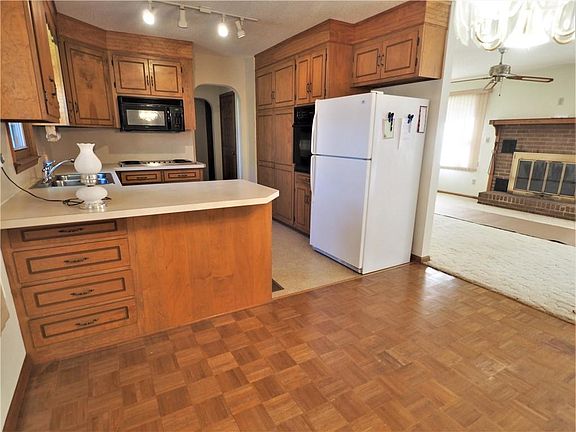 5th image of 3533 Farmfield Dr