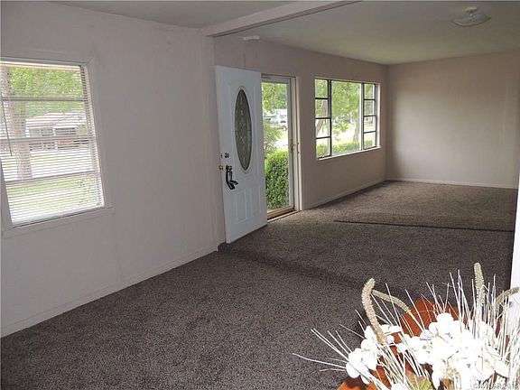 3rd image of 1049 Meadowview Dr
