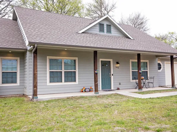 604 E 15th St, Bonham, TX 75418