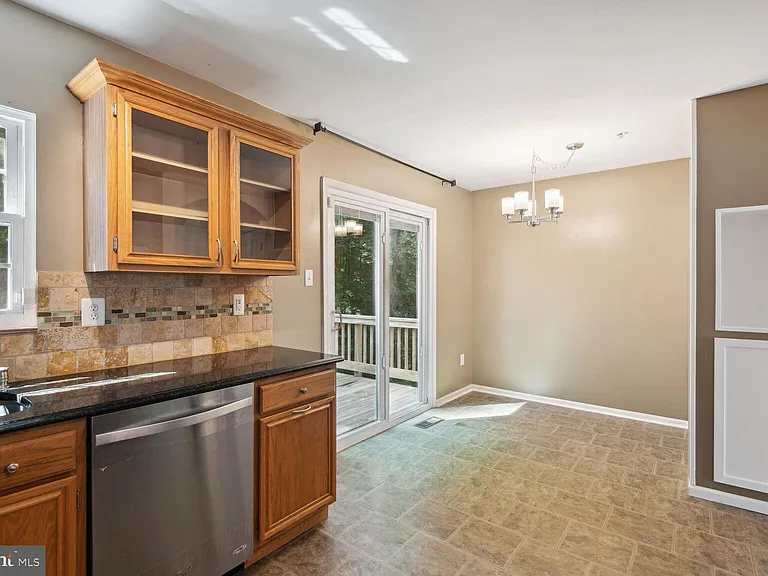 1511 Ashburnham Dr — Photo 10