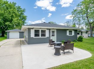 815 N 9th St, Winneconne, WI 54986