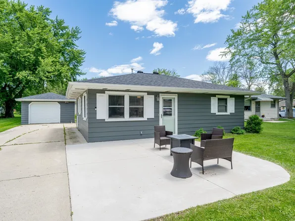 815 N 9th St, Winneconne, WI 54986