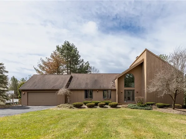 8282 Prestwick Dr, Manlius, NY 13104