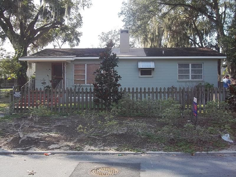1st image of 1128 N Vermont Ave