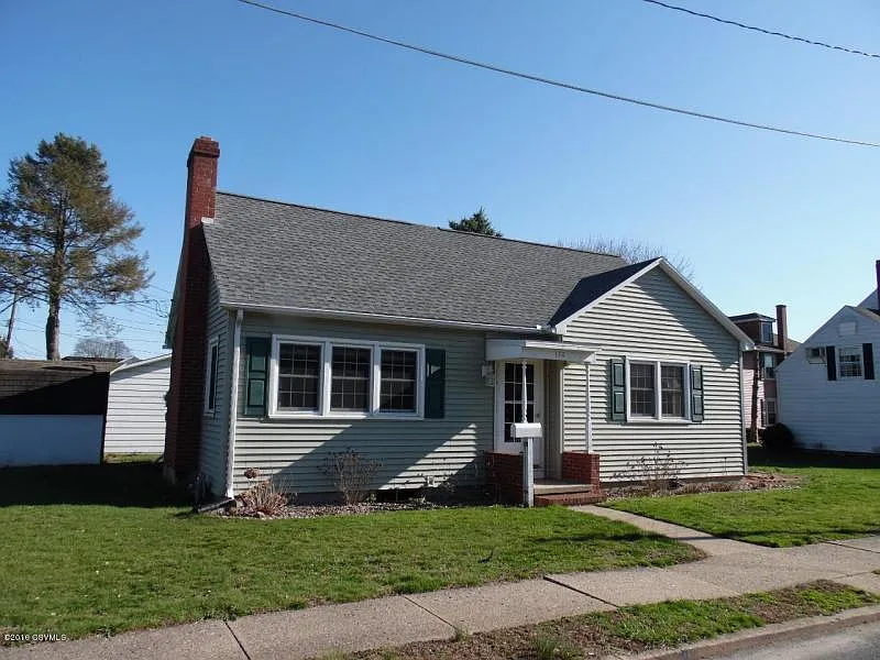 110 E 9th St photo 1