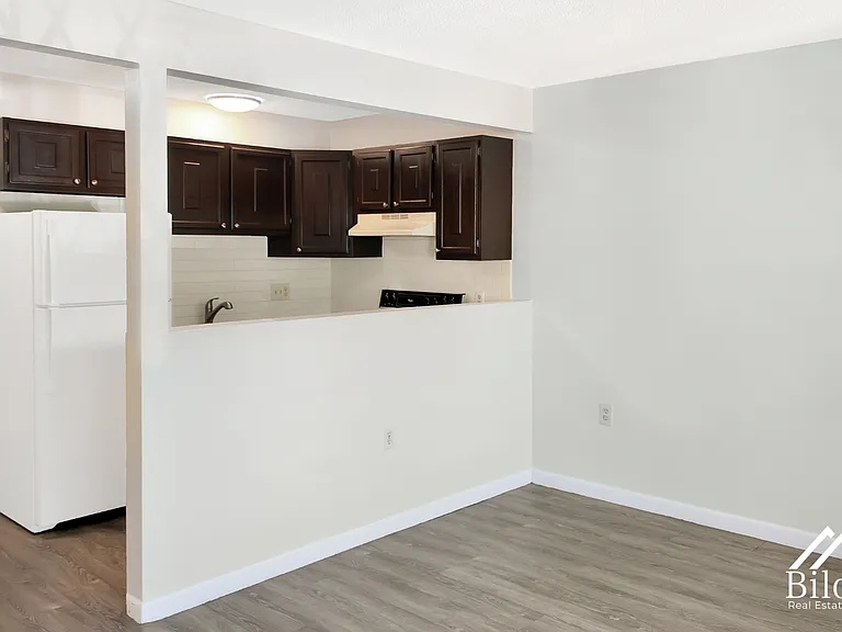 242 Waterman Avenue — Photo 48